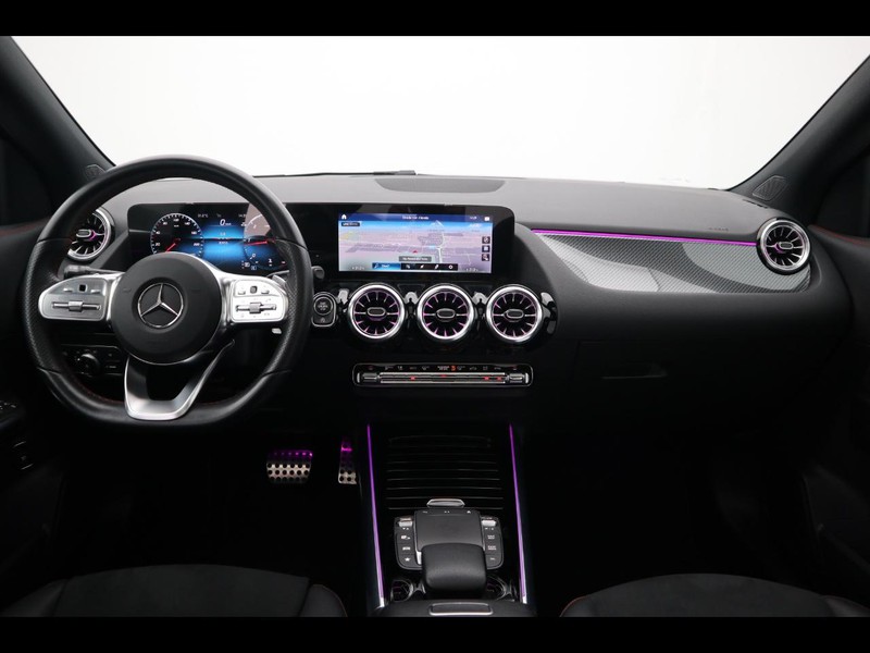 13 - Mercedes GLA 180 d premium 8g-dct