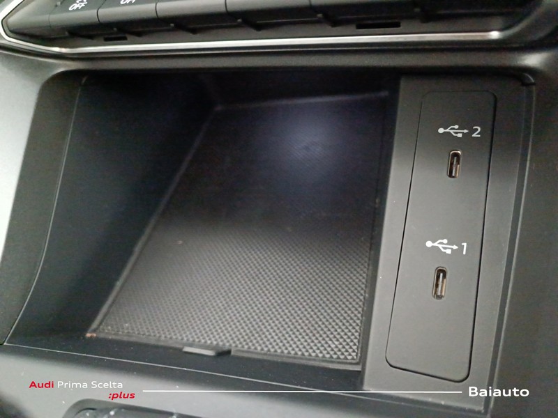 13 - Audi Q3 35 2.0 tdi s line edition s tronic