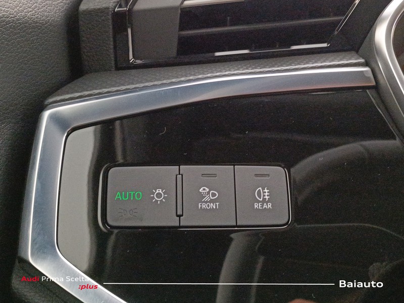 19 - Audi Q3 35 2.0 tdi s line edition s tronic