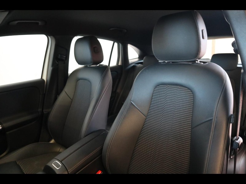 7 - Mercedes GLA 180 d sport 8g-dct