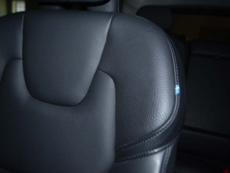 19 - Volvo XC60 2.0 b4 plus dark automatico