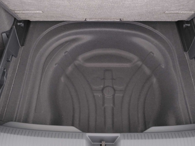 37 - Volkswagen Golf variant 2.0 tdi scr 150cv life dsg