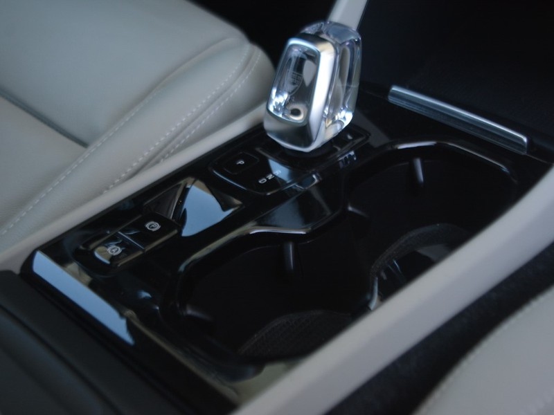 19 - Volvo XC40 2.0 t4 inscription awd geartronic