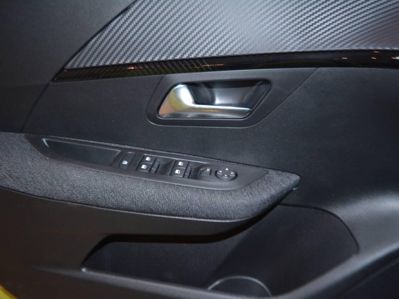 13 - Peugeot 208 1.2 hybrid 48v 110cv style e-dcs6