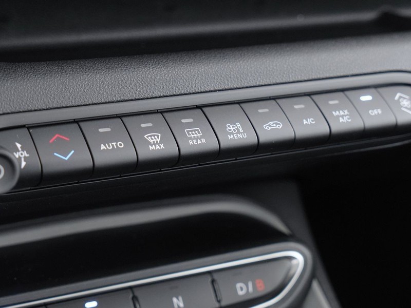 25 - Jeep Avenger full-electric altitude fwd auto