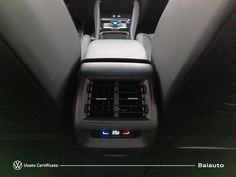 13 - Volkswagen Tiguan 2.0 tdi scr 150cv r-line dsg