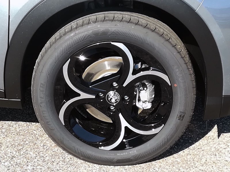 13 - Alfa Romeo Junior 1.2 hybrid 145cv ibrida speciale edct6