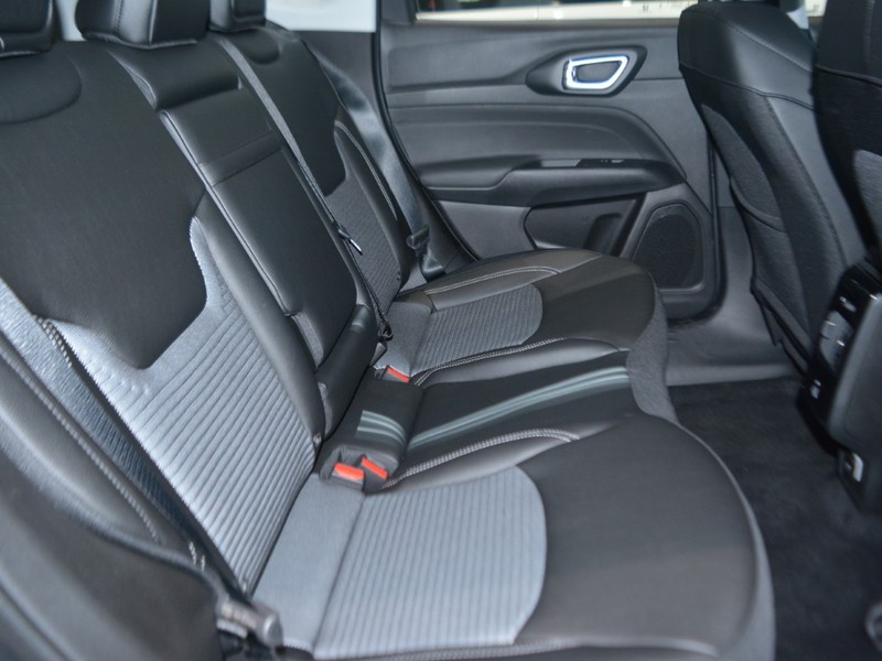 7 - Jeep Compass 1.3 turbo t4 phev altitude 4xe at6