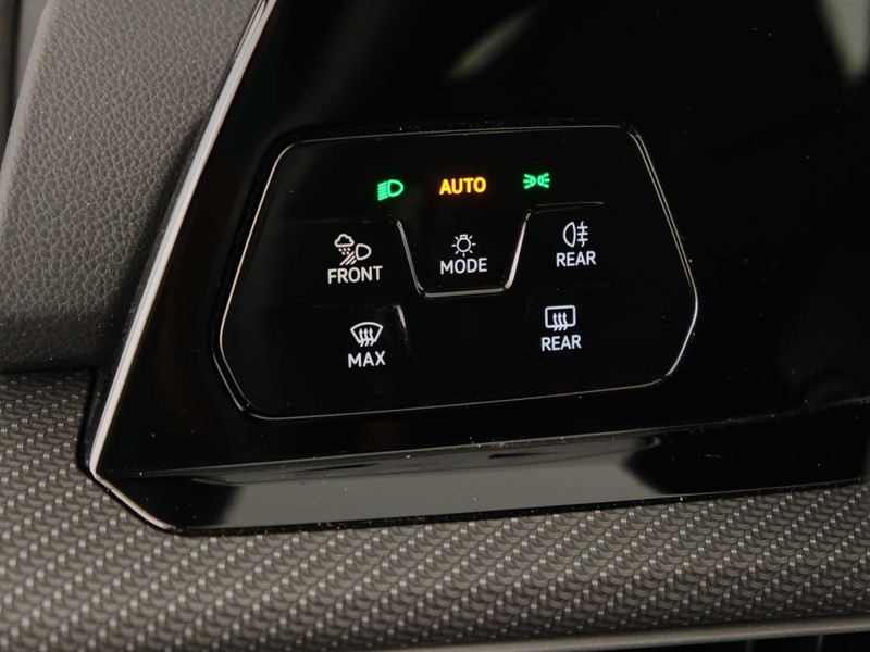 25 - Volkswagen Golf 2.0 tdi scr 150cv r-line dsg