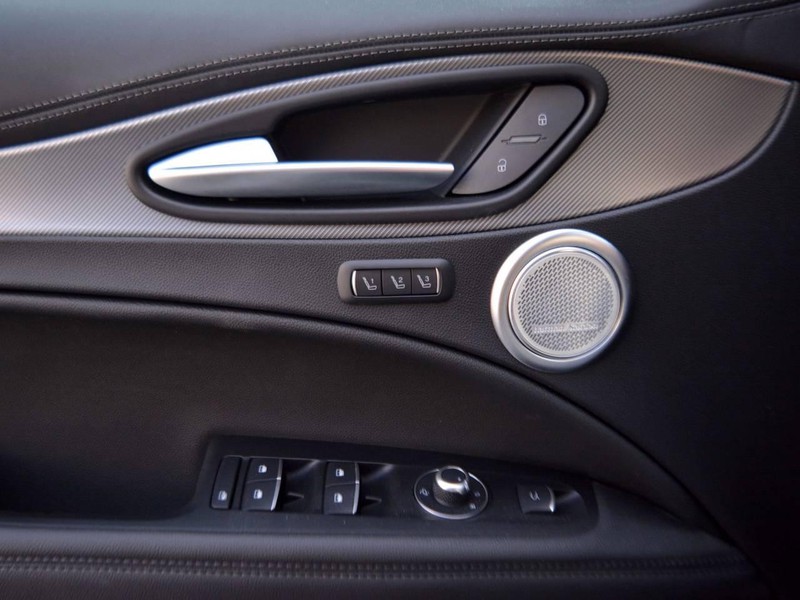 13 - Alfa Romeo Stelvio 2.2 turbo 210cv veloce q4 at8
