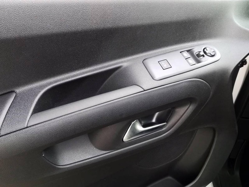 13 - Fiat Professional Doblò van 1.5 bluehdi 100cv lh1