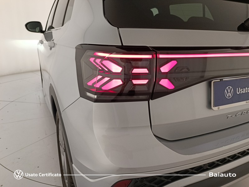 25 - Volkswagen T-Cross 1.0 tsi 115cv r-line