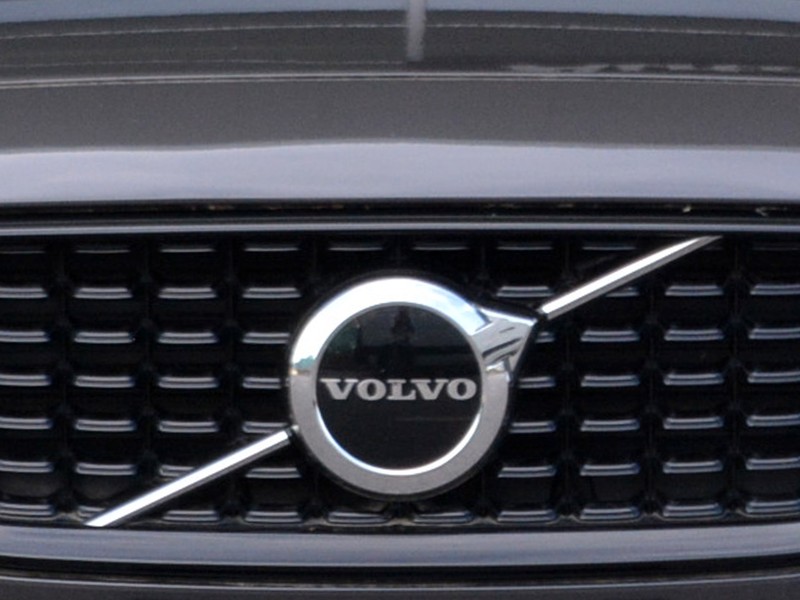 19 - Volvo S60 2.0 b4 plus dark automatico