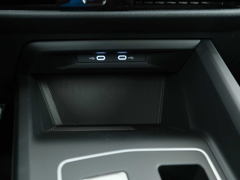 31 - Volkswagen Golf 1.5 tsi ehybrid 204cv edition plus dsg