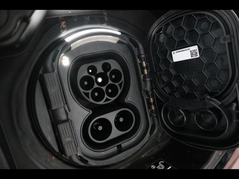 19 - Mercedes EQA 250+ amg line advanced plus