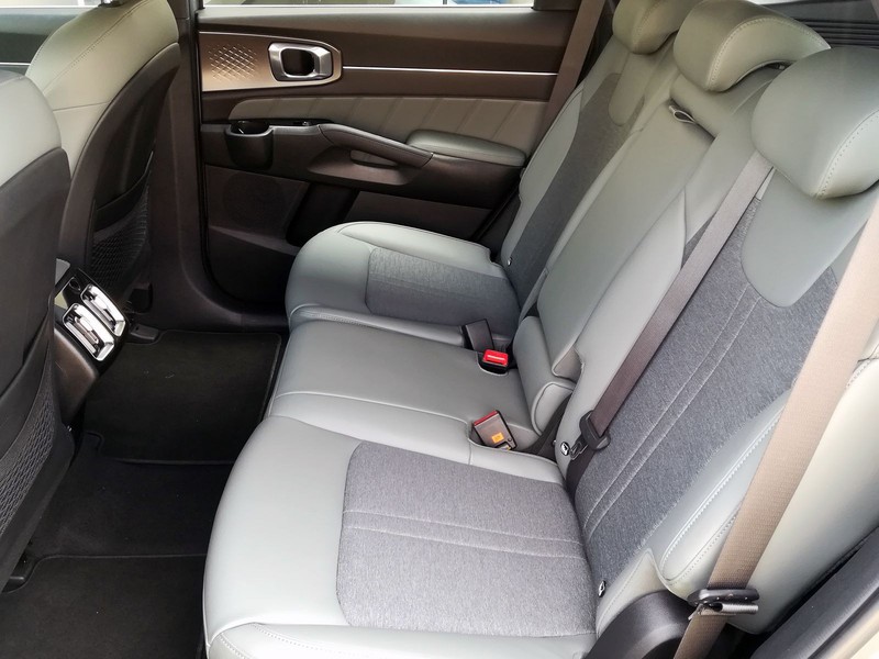 13 - Kia Sorento 1.6 t-gdi phev business 4wd at6
