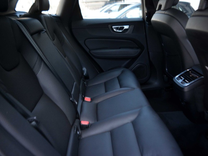 7 - Volvo XC60 2.0 b4 inscription awd automatico