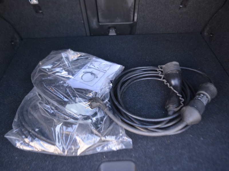 13 - Volvo XC40 1.5 t4 recharge plug-in-hybrid r-design geartronic my21
