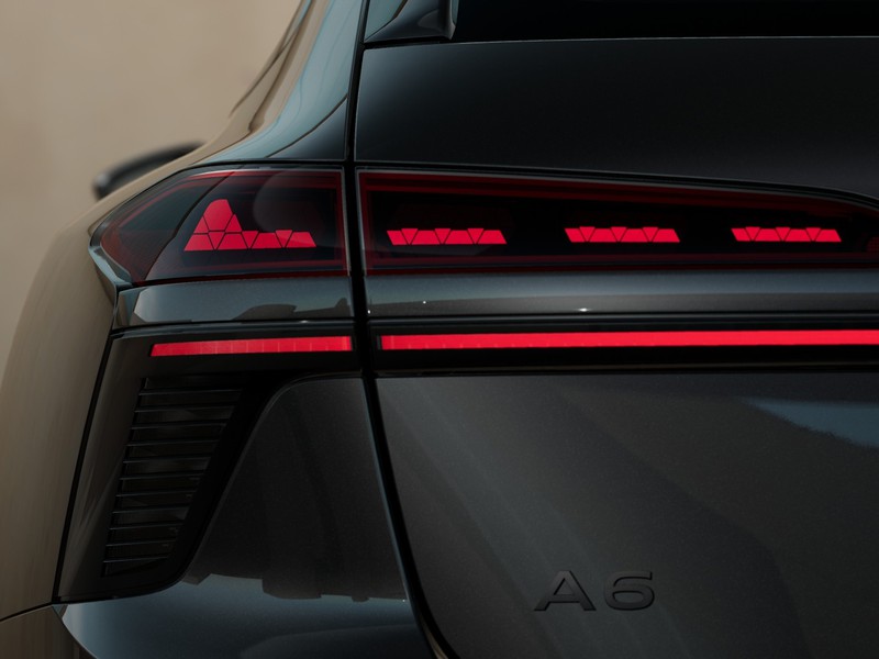 7 - Audi A6 avant 2.0 e-hybrid 299cv s line edition quattro s tronic