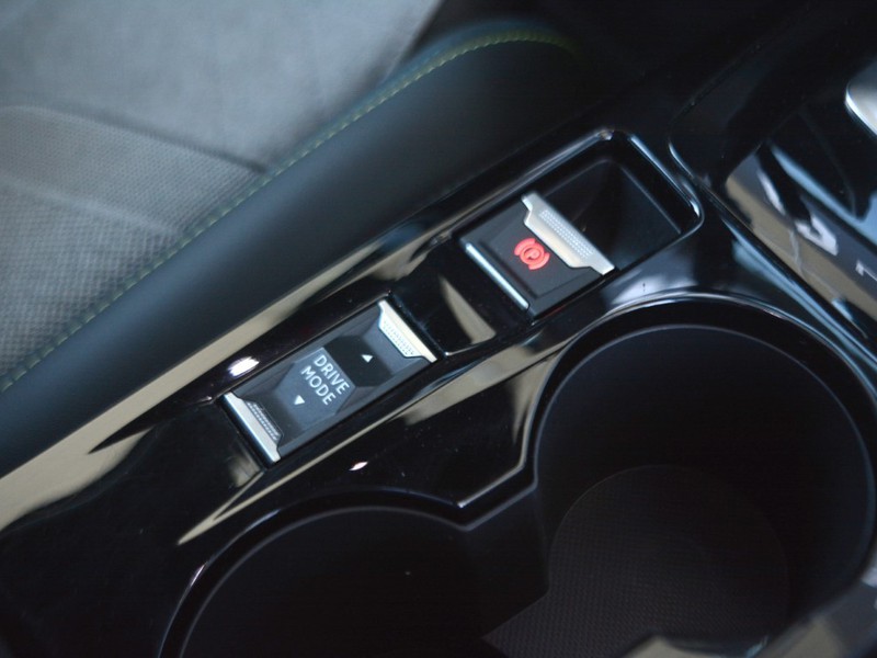 13 - Peugeot e-208 5 porte 100kw gt pack
