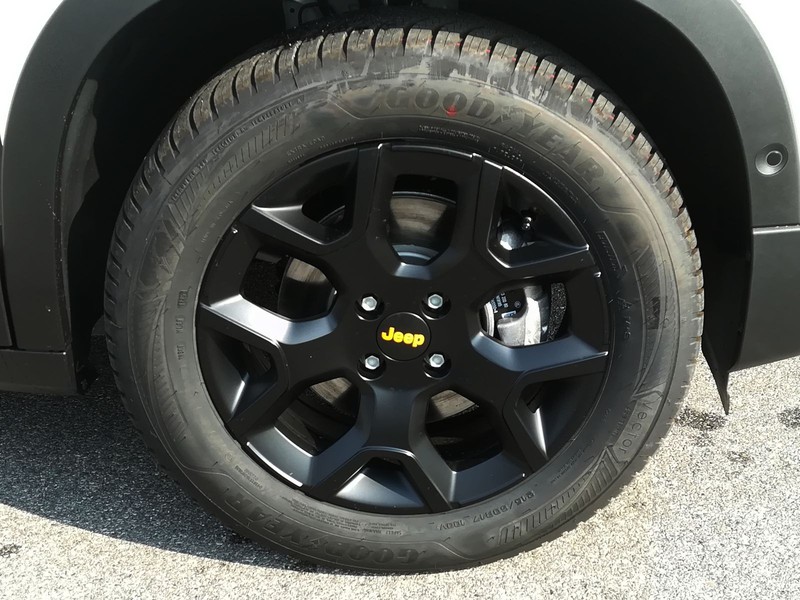 13 - Jeep Avenger 1.2 turbo e-hybrid mhev 145cv the north face 4xe