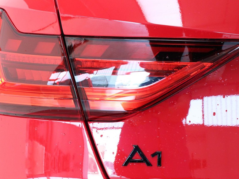 7 - Audi A1 sportback 30 1.0 tfsi 116cv identity black s tronic