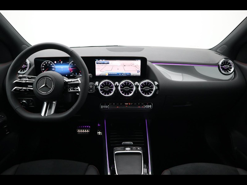 13 - Mercedes GLA 200 d amg line advanced plus 8g-dct