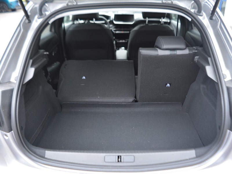 19 - Peugeot e-208 5 porte 100kw allure pack