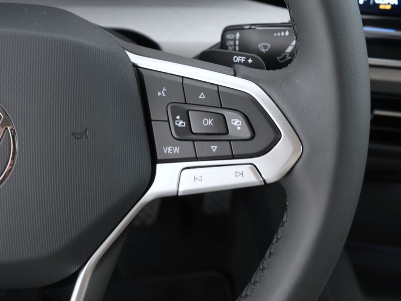 25 - Volkswagen Golf 1.5 tsi ehybrid 204cv edition plus dsg