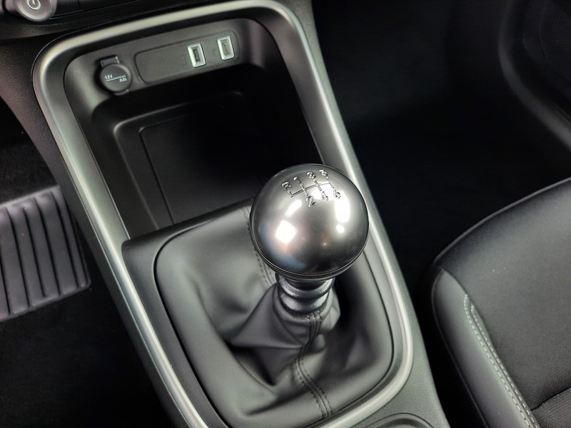 13 - Jeep Avenger 1.2 turbo 100cv altitude fwd