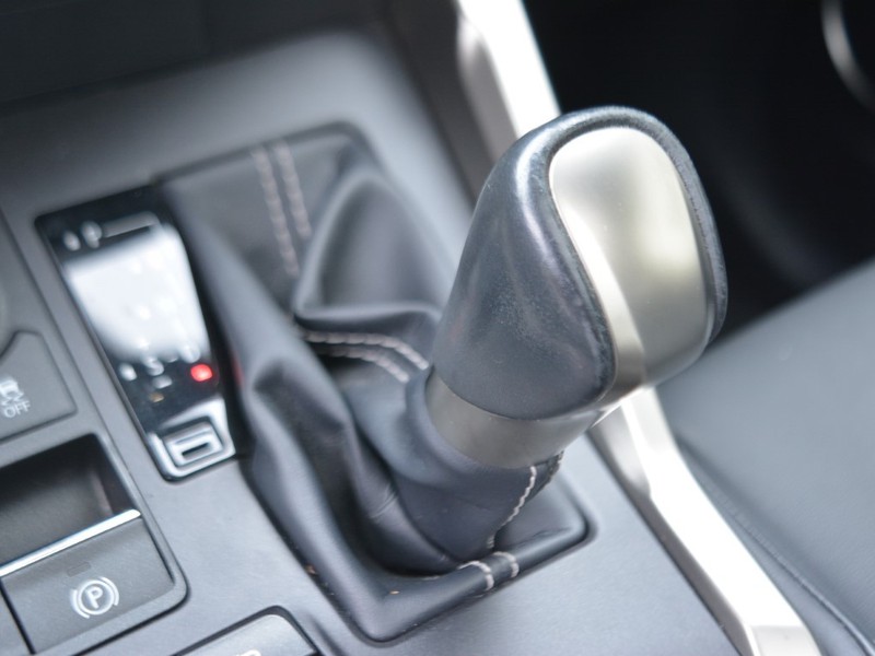 19 - Lexus NX 300 2.5 hybrid luxury 4wd cvt