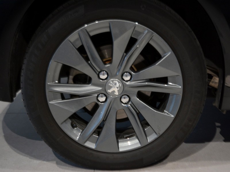 19 - Peugeot e-208 5 porte 100kw allure pack
