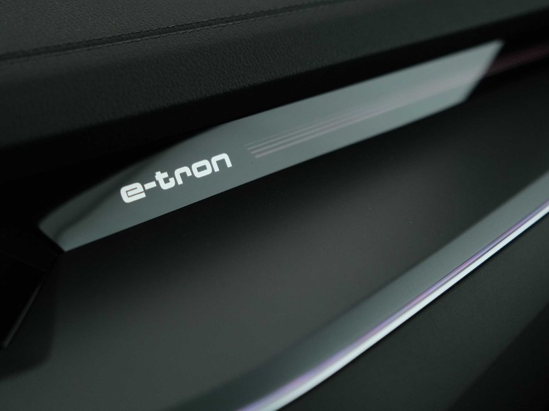 31 - Audi Q8 e-tron 50 business advanced quattro