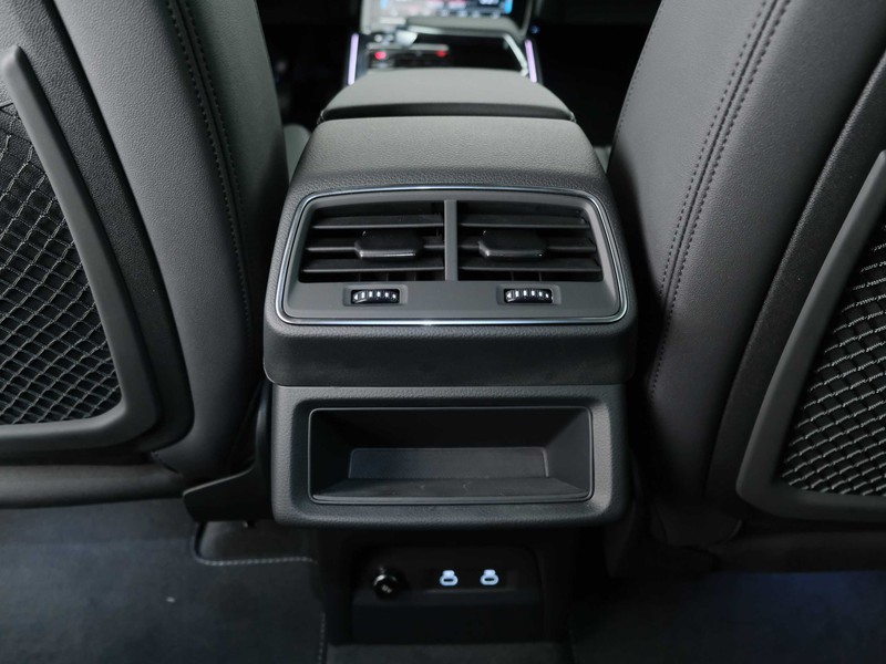 37 - Audi Q8 e-tron 50 business advanced quattro