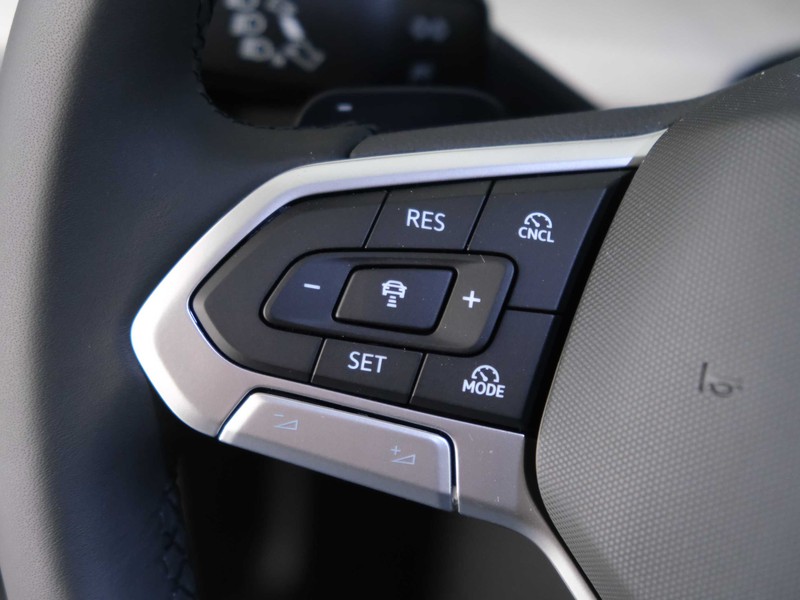 25 - Volkswagen Golf 1.5 tsi ehybrid 204cv edition plus dsg