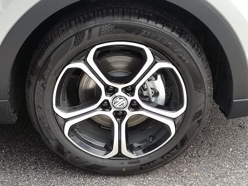 13 - Mg ZS 1.5 hybrid+ comfort auto