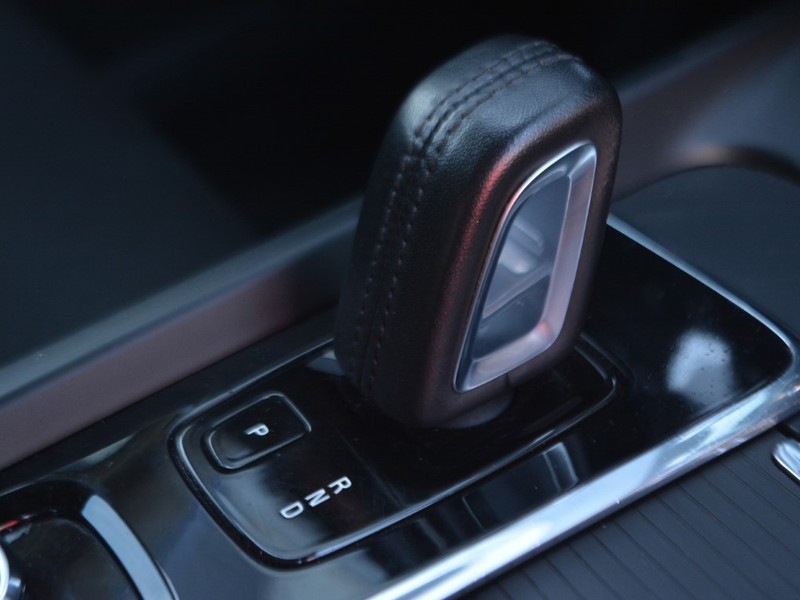 19 - Volvo V60 2.0 b4 momentum business pro geartronic