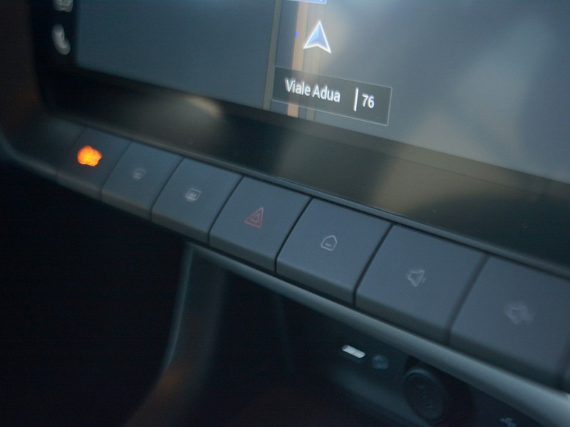 13 - Mg ZS 1.5 hybrid+ luxury auto