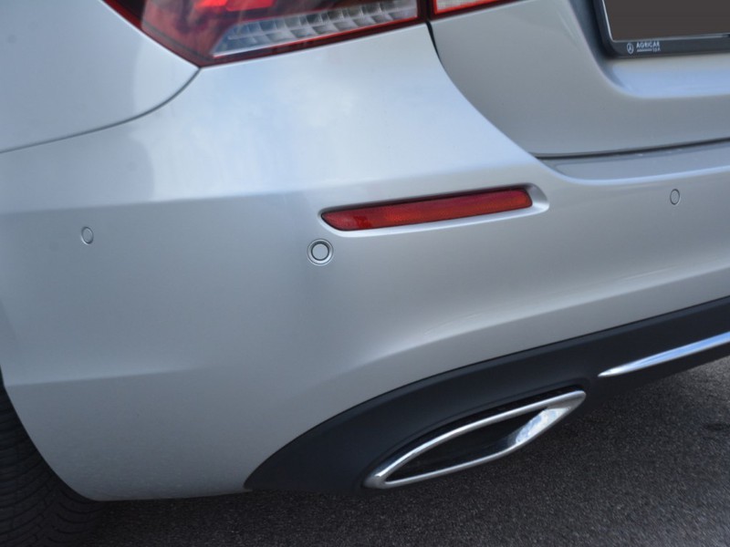 25 - Mercedes Classe A sedan 180 sport 7g-dct