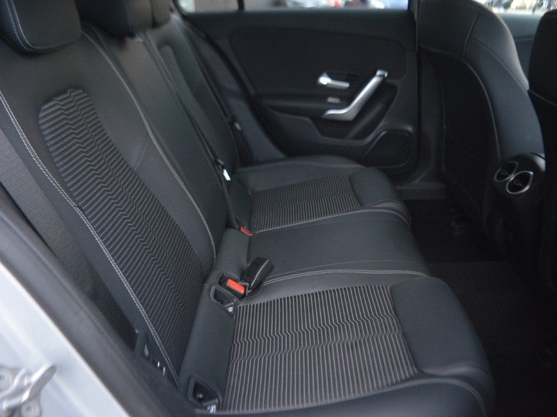 7 - Mercedes Classe A sedan 180 sport 7g-dct