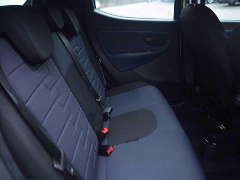 7 - Lancia Ypsilon 1.0 firefly hybrid 70cv platino s&s