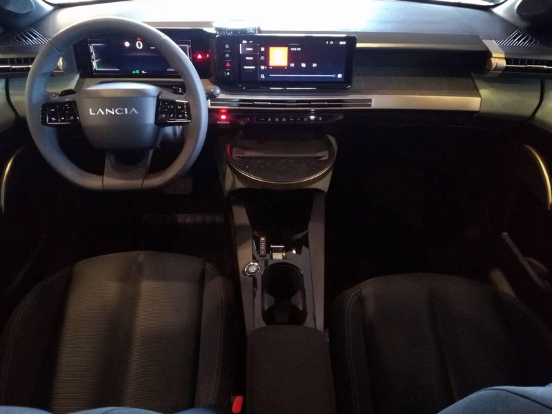 7 - Lancia Ypsilon 1.2 mhev 110cv e-dct