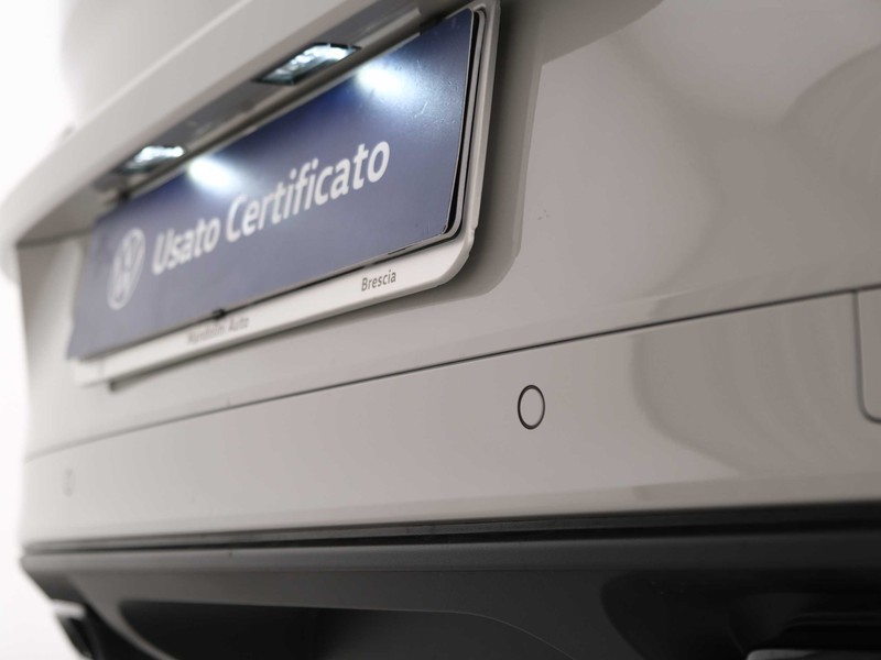 37 - Volkswagen T-Roc 1.5 tsi act r line dsg