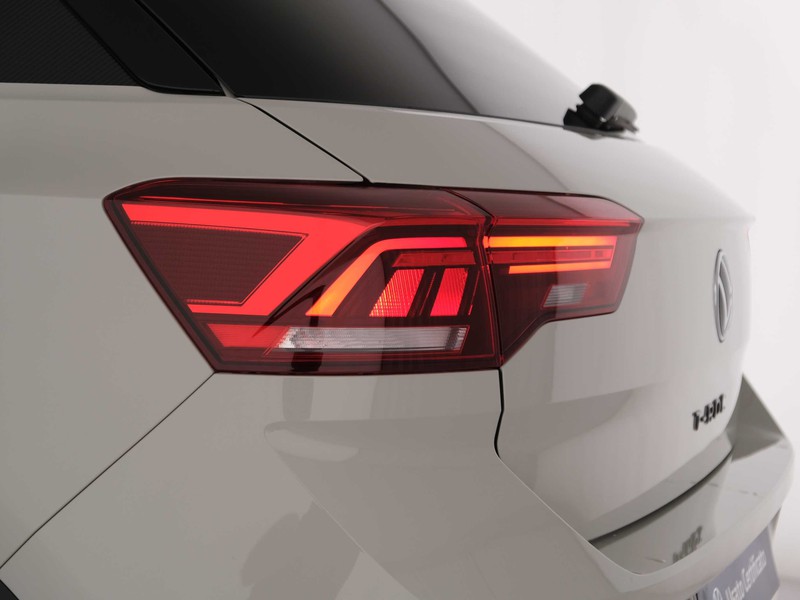 43 - Volkswagen T-Roc 1.5 tsi act r line dsg