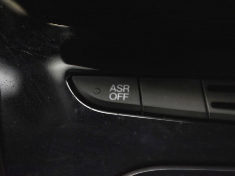 19 - Lancia Ypsilon 1.0 firefly hybrid 70cv oro s&s