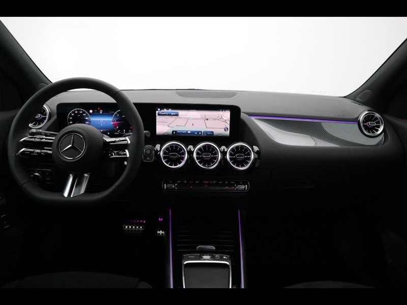 13 - Mercedes GLA 200 d amg line premium 4matic 8g-dct