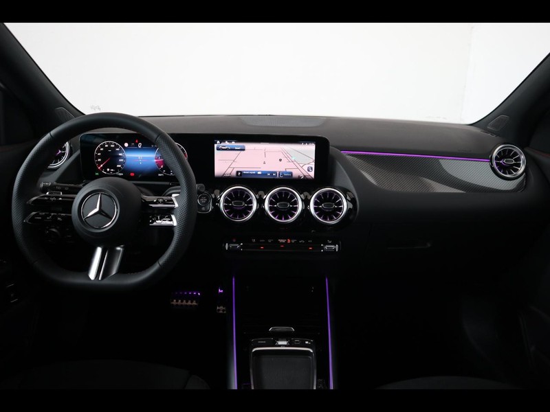 13 - Mercedes GLA 180 d amg line advanced plus 8g-dct