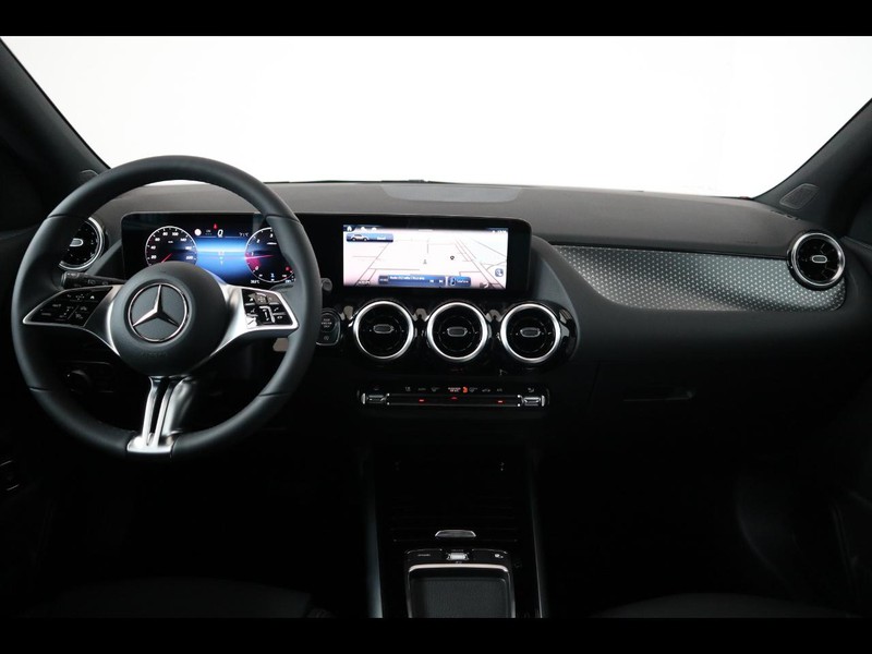 13 - Mercedes GLA 180 d progressive advanced 8g-dct