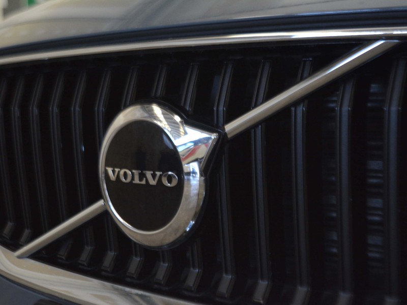 19 - Volvo XC60 2.0 b4 momentum awd automatico
