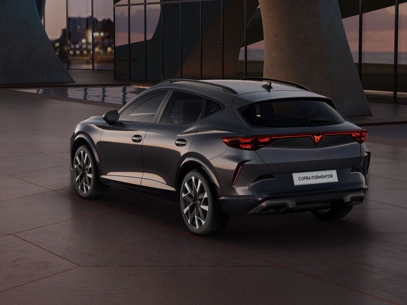 7 - Cupra Formentor 1.5 e-hybrid 204cv dark night dsg